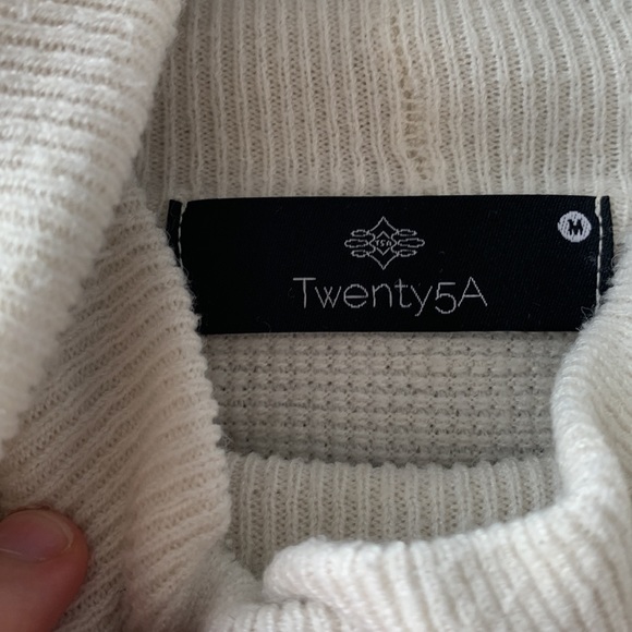TWENTY5A | white turtleneck sweater - Picture 5 of 6
